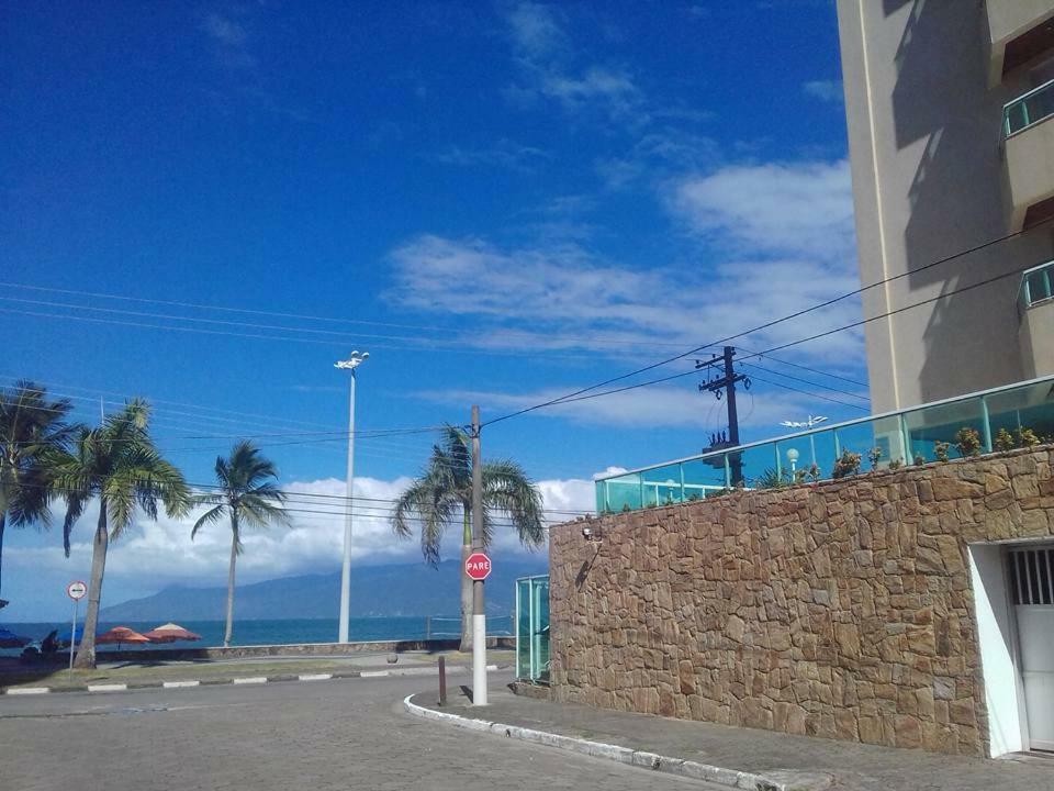 Ap na Avenida da Praia Caraguatatuba Exterior foto